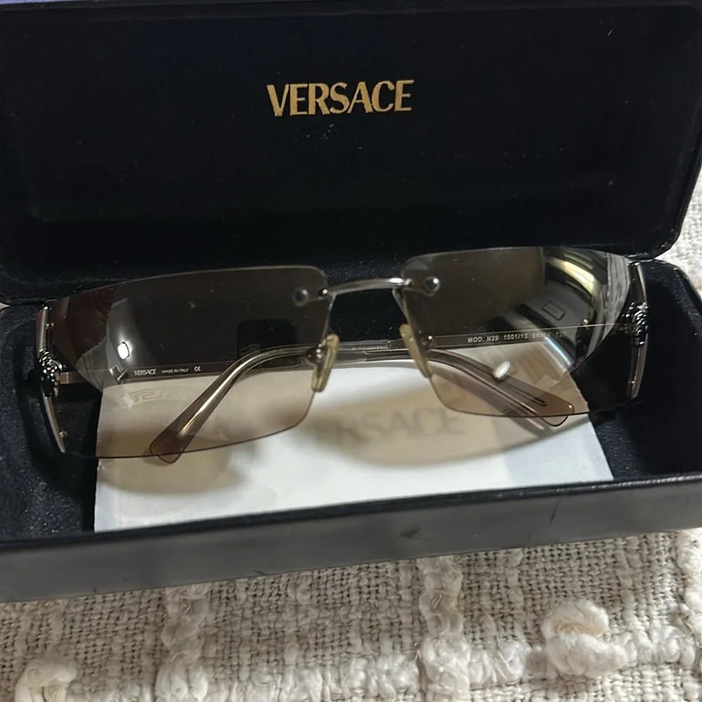 Versace - Picture 7 of 7